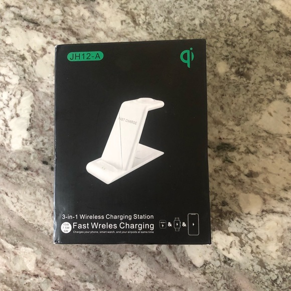 3-in-1 Wireless Charging Station - Picture 3 of 4